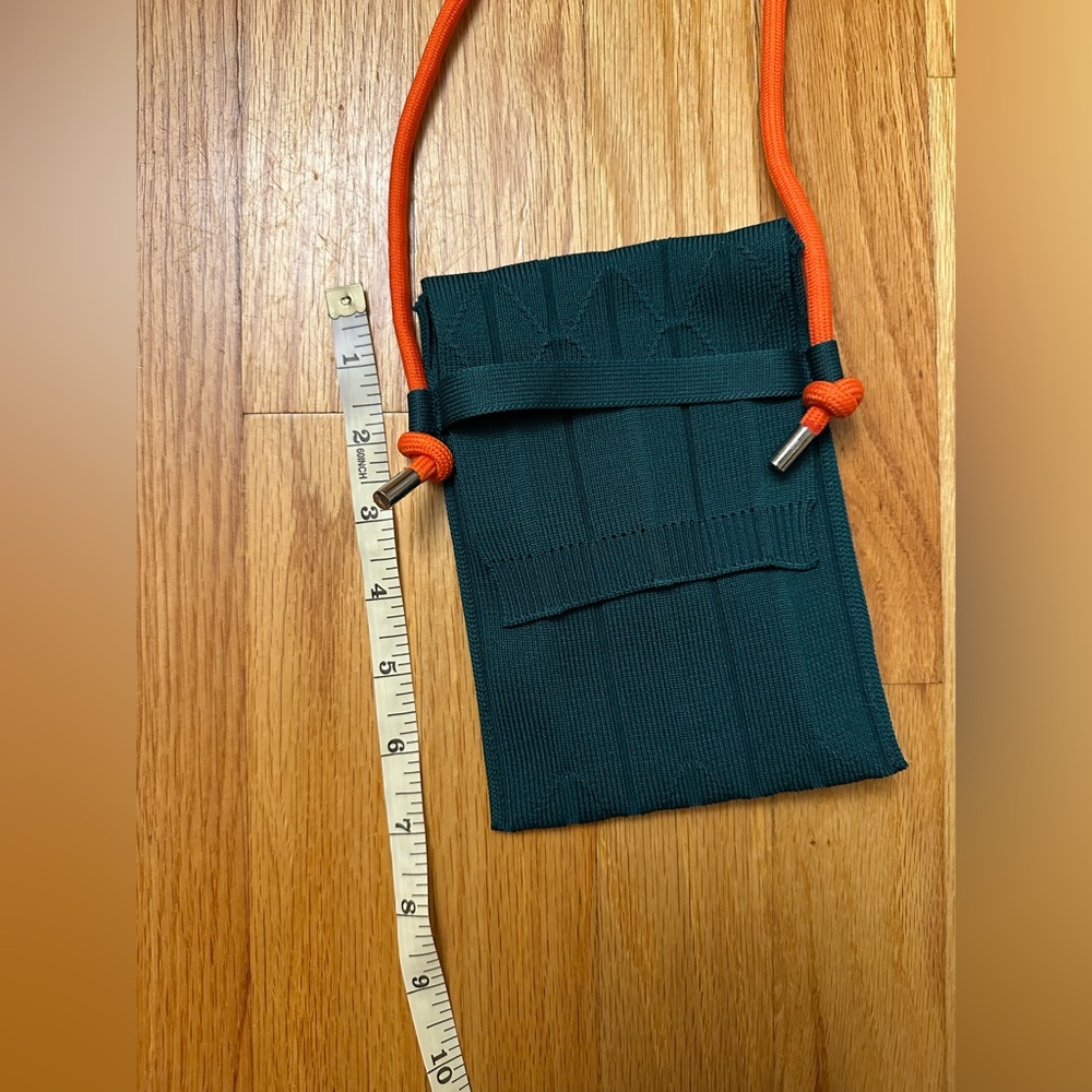 Color block knitted pouch - Picture 2 of 6